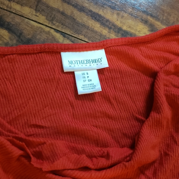 Motherhood small maternity stretchy red cowl shirt - Picture 2 of 4